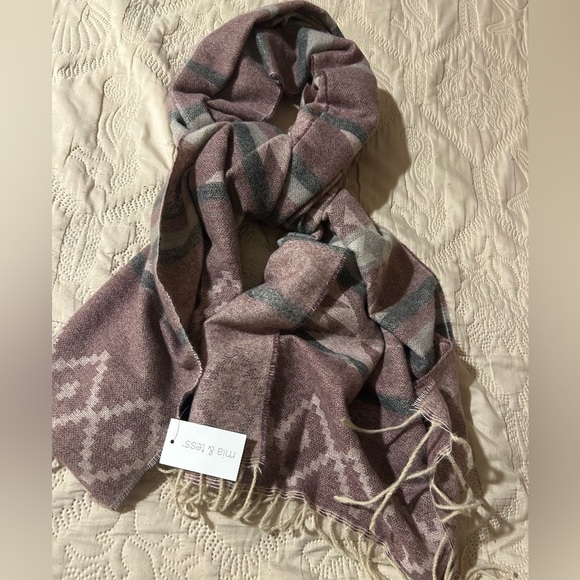 MIA & TESS Gray  Lilac Scarf 28/72" Fringe Shawl  Brand New - Picture 6 of 6